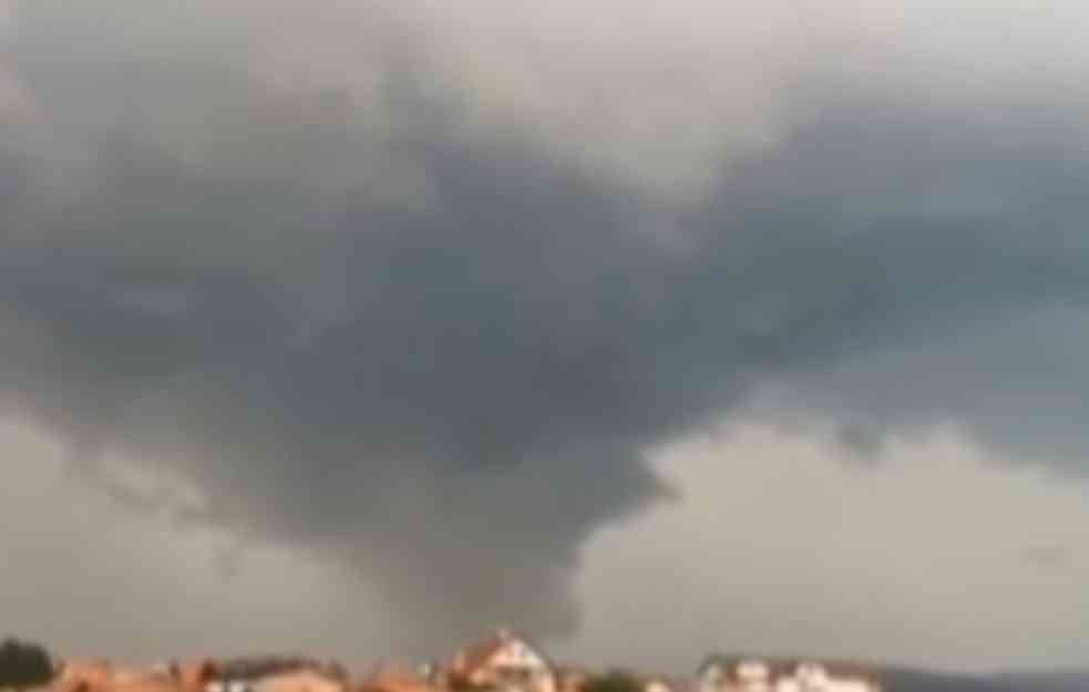 APOKALIPSA U NOVOM PAZARU: Tornado kao iz filmova protutnjao gradom (VIDEO)