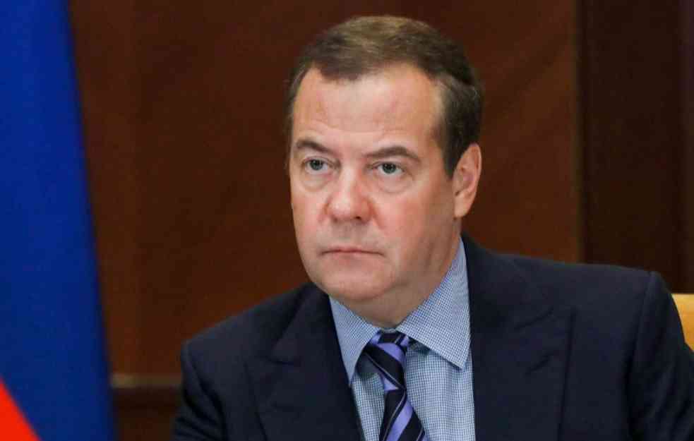 MEDVEDEV ODGOVORIO NA SANKCIJE: Rusija je sposobna da preseče 