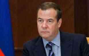 MEDVEDEV ODGOVORIO NA SANKCIJE: Rusija je <span style='color:red;'><b>sposobna</b></span> da preseče 
