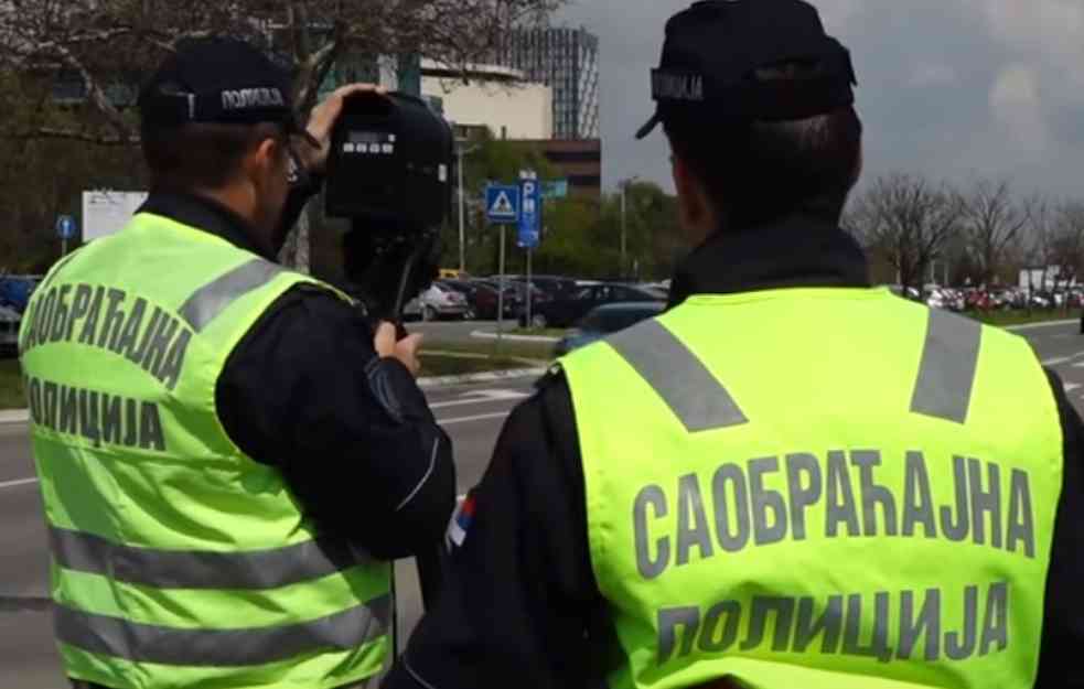DEDA (72) U BMV-U DIVLJAO NA AUTO-PUTU: Na delu gde je ograničenje 80 vozio 180 na sat