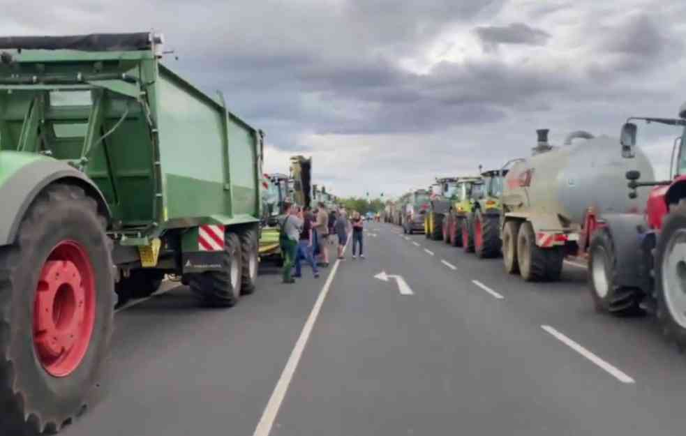 Poljoprivrednici Francuske su besni, nastavljaju protest