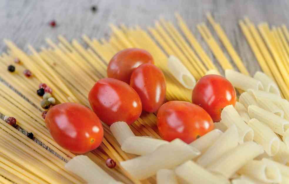 RUČAK ZA 20 MINUTA: Špagete sa paradajzom i bosiljkom