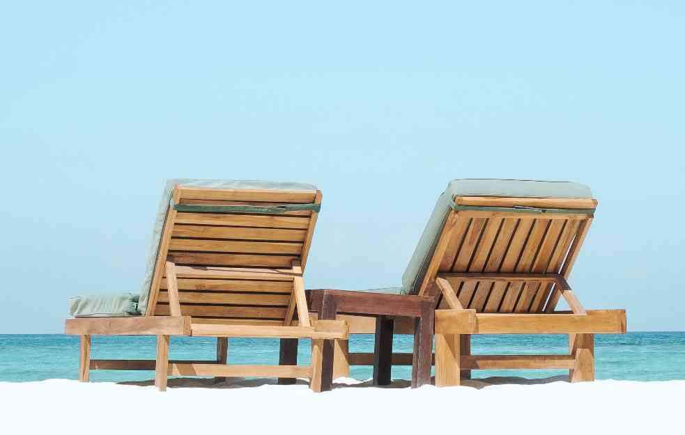 Vlasnici barova na plažama besni: Kazne samo pristižu