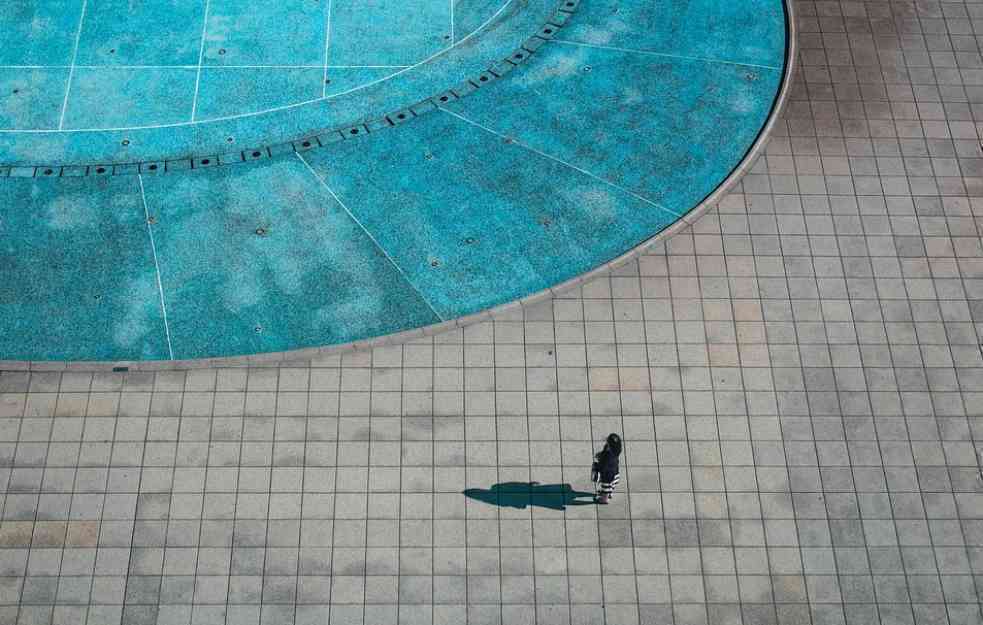 TRAGEDIJA NA DEVOJAČKOJ VEČERI: Devojku ubila struja na bazenu u Skoplju