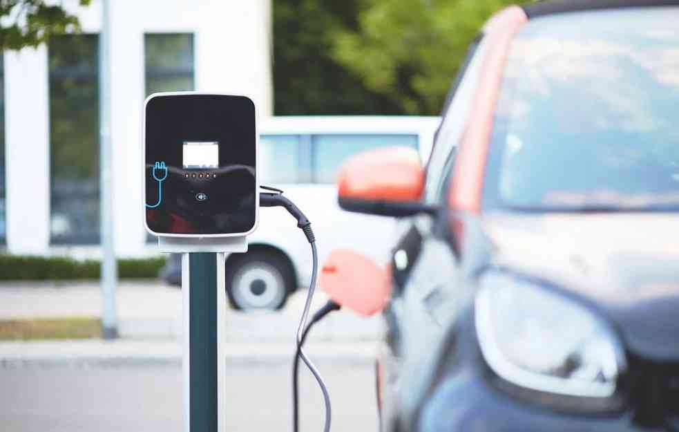 NOVA ODLUKA NEMAČKE VLADE: Smanjuju se subvencije za električne automobile, evo zašto