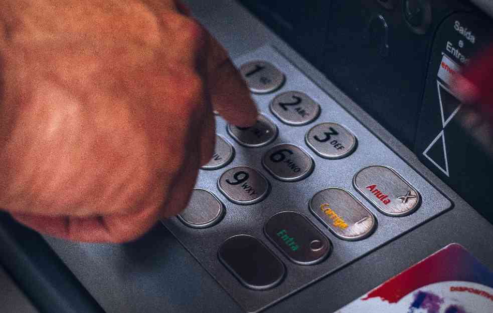 Uklanjaju hiljade bankomata, keš odlazi u zaborav