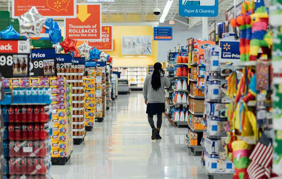 Supermarketi teraju inficirane da rade