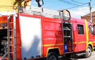 STRAVIČNO : Muškarac upao u šaht, vatrogasci priskočili u pomoć