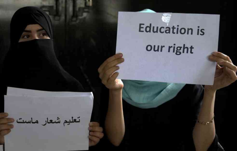 NE ŠALE SE: Talibani pucali u vazduh da bi oterali žene koje žele pravo na rad i obrazovanje