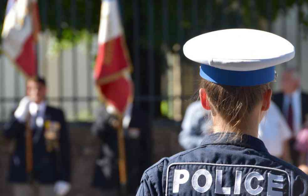 Napad nožem na policajce u Kanu, napadač uhapšen, uzvikivao 
