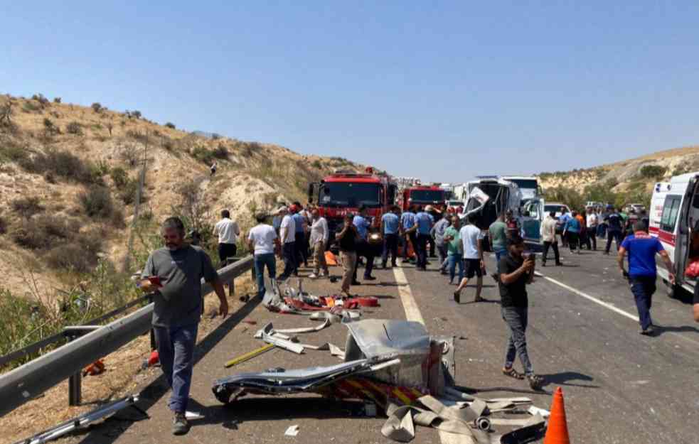 TRAGEDIJA U TURSKOJ: U teškoj saobraćajnoj nesreći u Turskoj poginulo najmanje 16 osoba