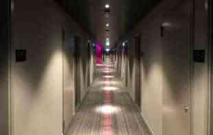 Po čemu je razlika između hotela i <span style='color:red;'><b>hostel</b></span>a
