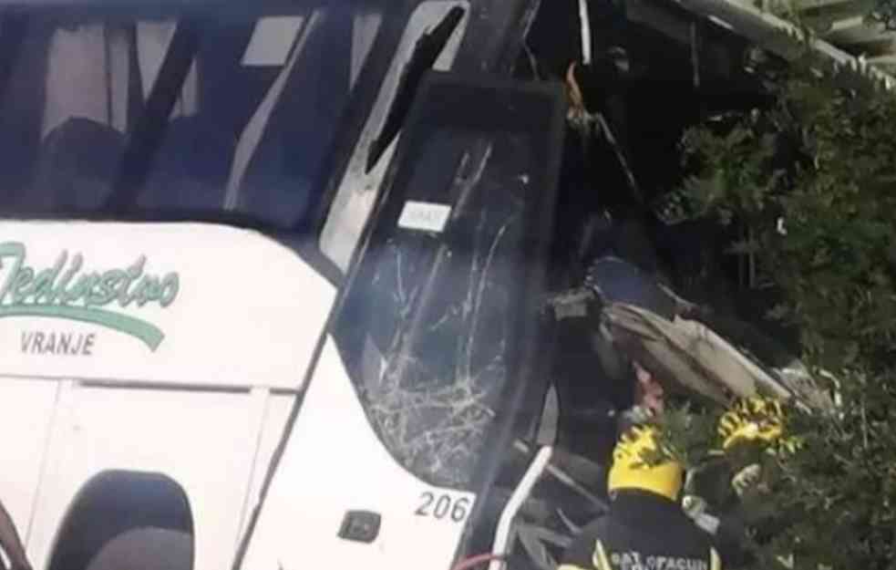 Uhapšen vozač autobusa zbog sudara u kom je poginua jedan putnik a 13 povređeno (FOTO)