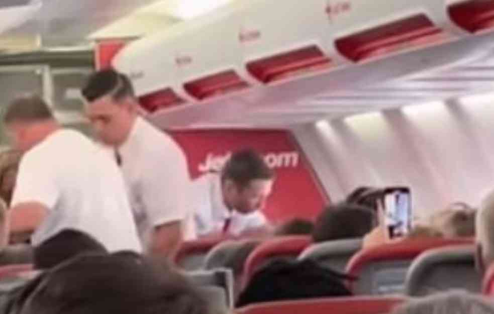 OPAKA PENZONERKA : Podivljala u avionu zbog Džin tonika, usledio pravi haos na letu (VIDEO)