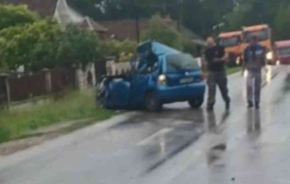 NESREĆA KOD PETROVCA NA MLAVI: Sudarili se kamion i auto, jedna osoba poginula, dve prevezene u bolnicu FOTO