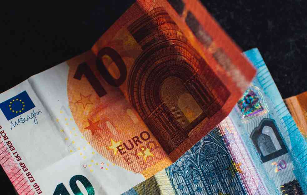 Uvođenje evra je bilo čista prevara, inflacija ubija potrošače