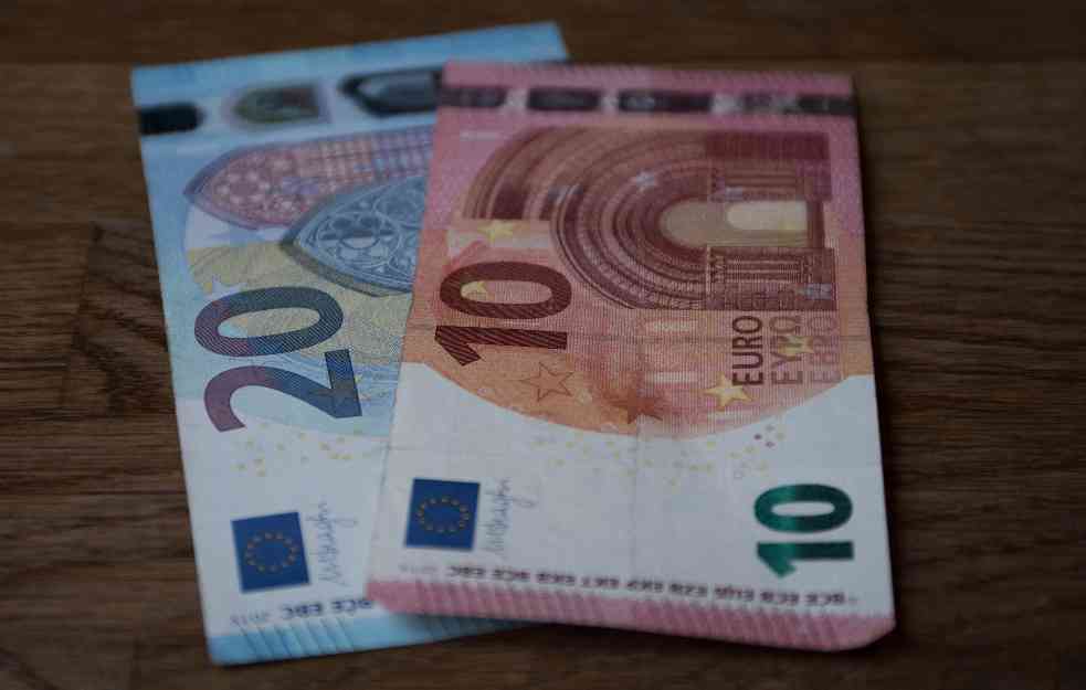 Srednji kurs evra u četvrtak biće 117,33 dinara