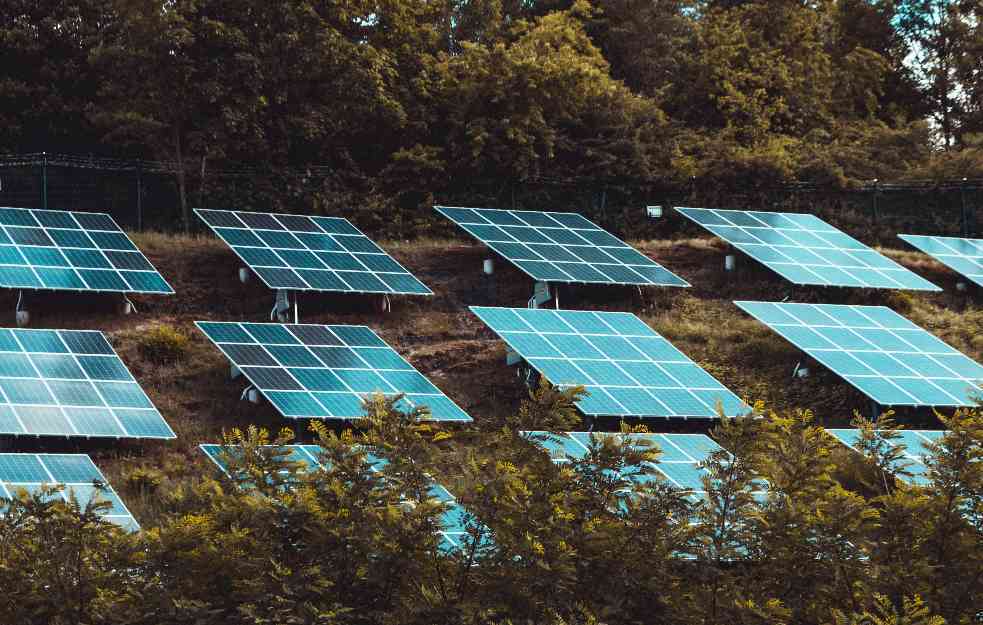 Kako je Ministarstvo finansija osakatilo projekat solarnih panela?