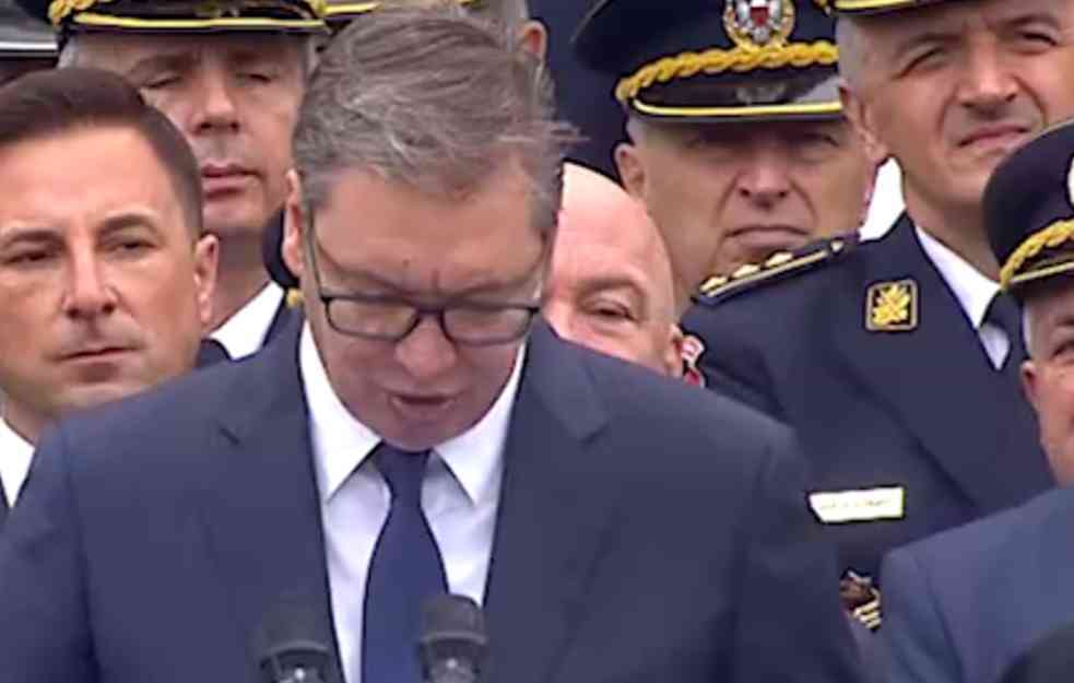 Promovisani najmlađi oficiri Vojske Srbije; Vučić: Da vam karijere budu poput strojevog koraka
