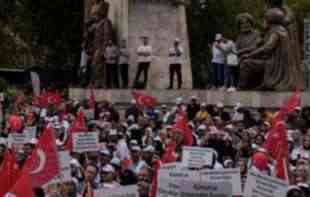 TRAŽE ZABRANU PROPAGIRANJA <span style='color:red;'><b>LGBT</b></span>: U Istanbulu održane demonstracije protiv <span style='color:red;'><b>LGBT</b></span> (FOTO)