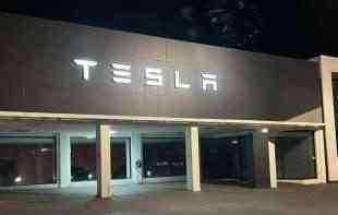 Kompanija Tesla povlači 1,1 milion automobila iz Amerike zbog ovog <span style='color:red;'><b>defekt</b></span>a (VIDEO)