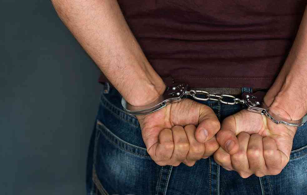 PRIMIO 46.000 DINARA: Uhapšen stražar u KPZ za maloletnike zbog primanja mita