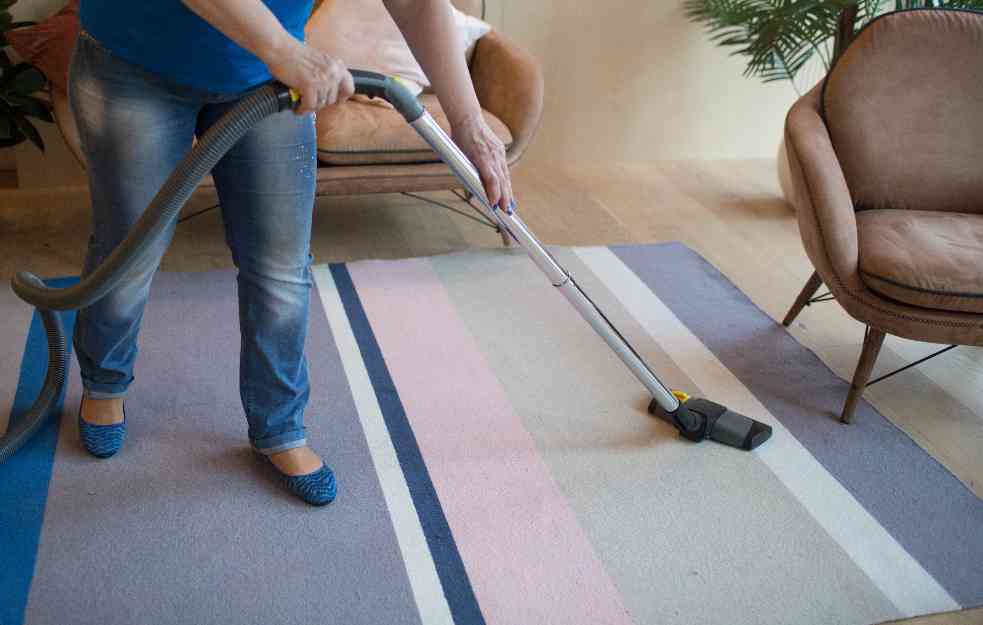  Neverovatan trik za usisavanje tepiha (video)