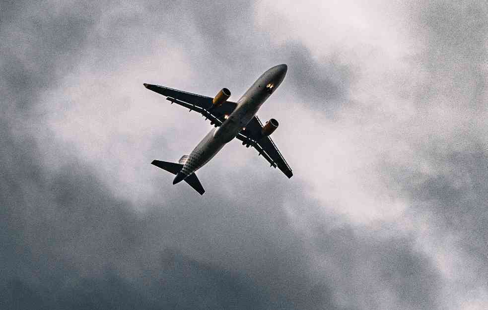 Avionu otpao deo trupa u toku leta: Piloti nisu ni znali (FOTO)