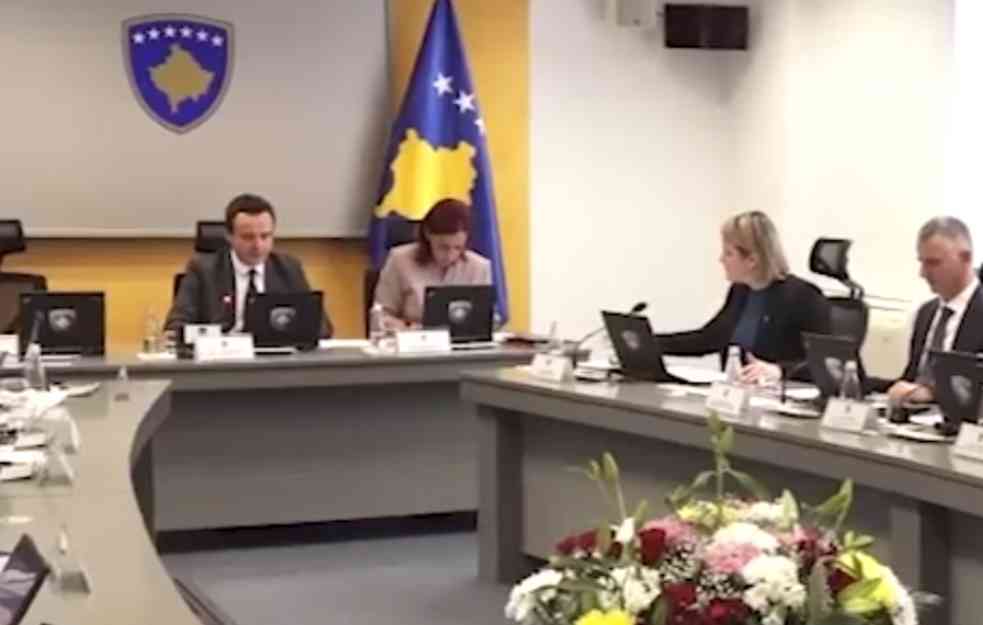 Uoči isteka roka za tablice – Priština ne odustaje, Zapad razočaran, Beograd podržava Srbe na KiM