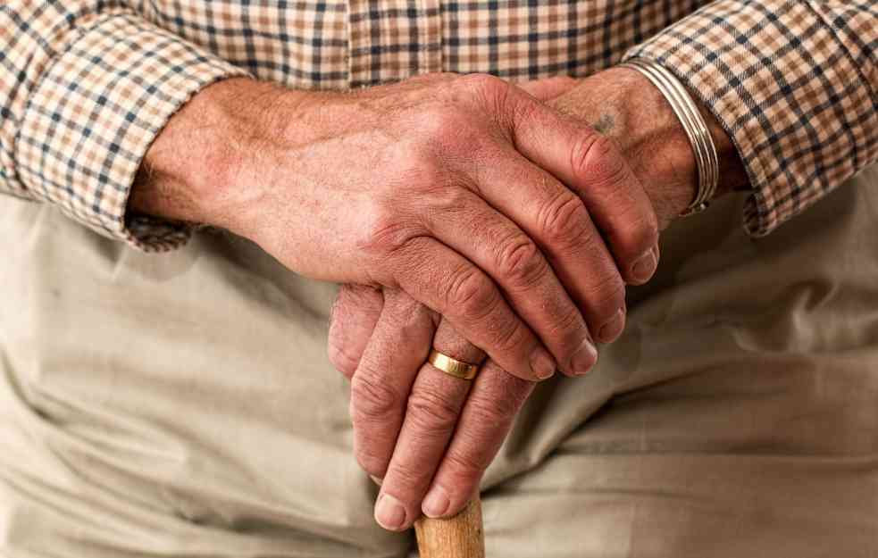 VEČITA DILEMA: Da li pucketanje prstiju i zglobova izaziva artritis?