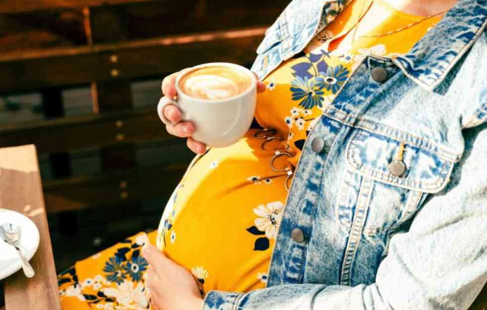 TRUDNICE, IZBEGAVAJTE KAFU: Konzumiranje kafe u trudnoći može negativno da utiče na dete