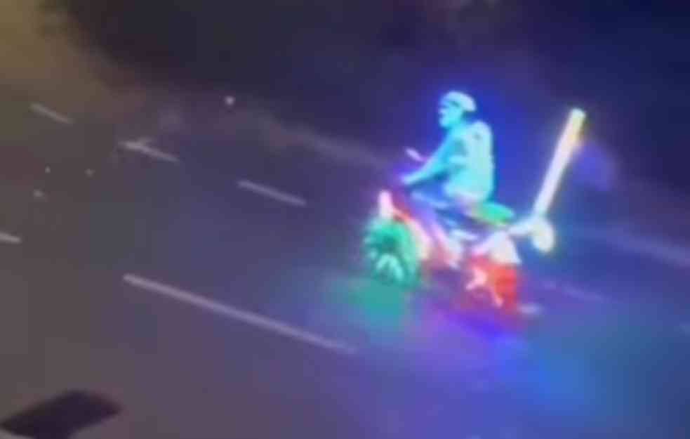 Kroz Zemun se provozao svetleći biciklista  (VIDEO)