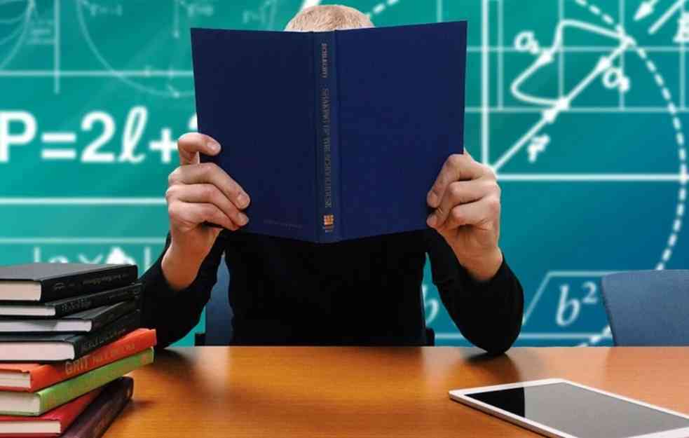 SINDIKAT: NAGOMILANI PROBLEMI U PROSVETI, urušen ugled profesije 