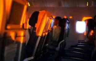 BIZARNO OPRAVDANJE: Putnik koji je otvorio vrata aviona u vazduhu rekao da je morao da „brzo izađe“