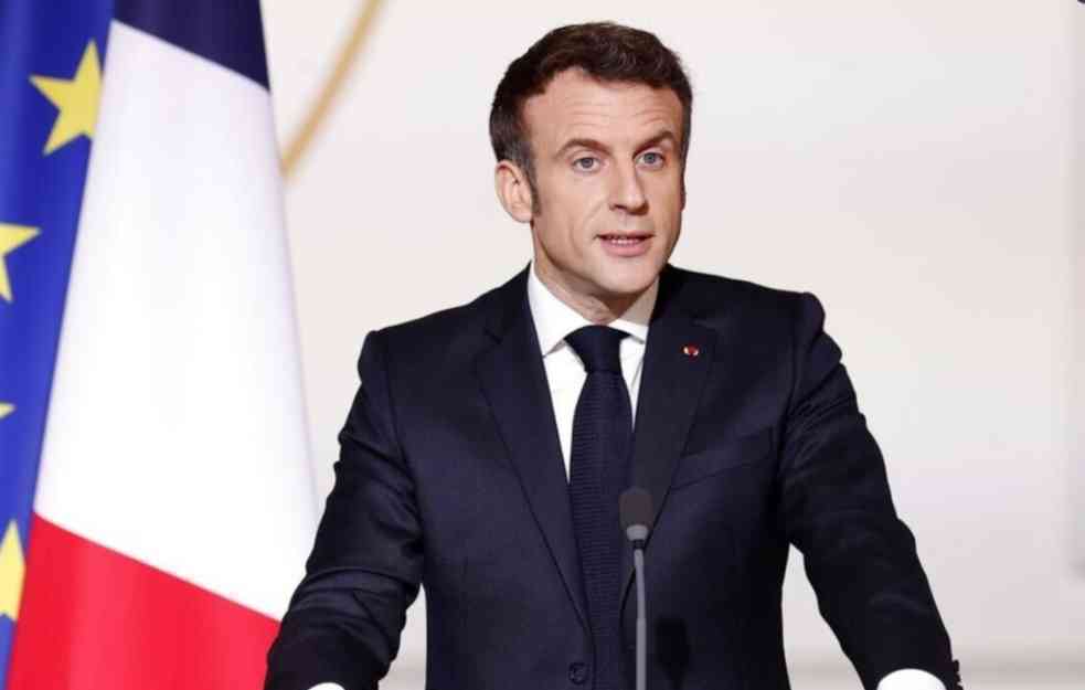 SKUPO IH KOŠTALO: Reforma penzije oborila popularnost predsednika i premijerke Francuske
