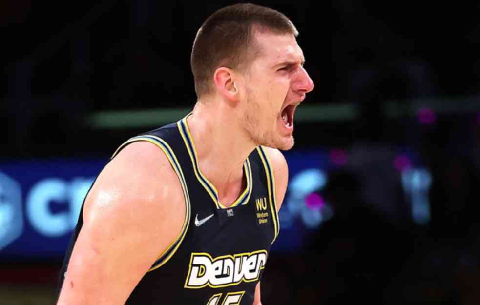 Jokić zamalo pao sa stolice, pa sočno opsovao (VIDEO)