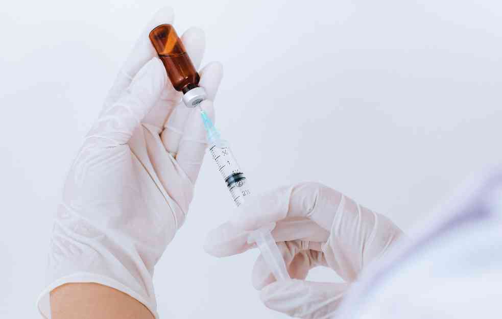 Nakon revizije ustanovljeno da beseže vakcinu treba da primi 676 dece