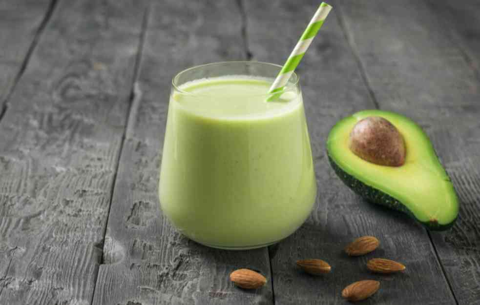 Smoothie od avokada i badema (RECEPT)