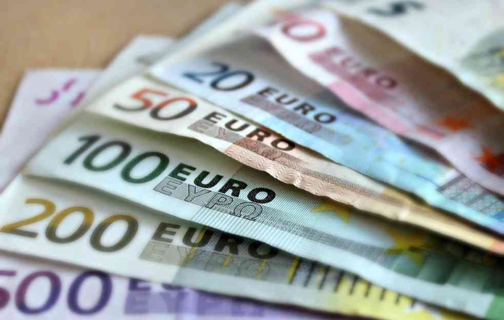 KO U SRBIJI PRIMA  2.000 evra, A KO JEDVA 400: Detaljan spisak plata po zanimanjima