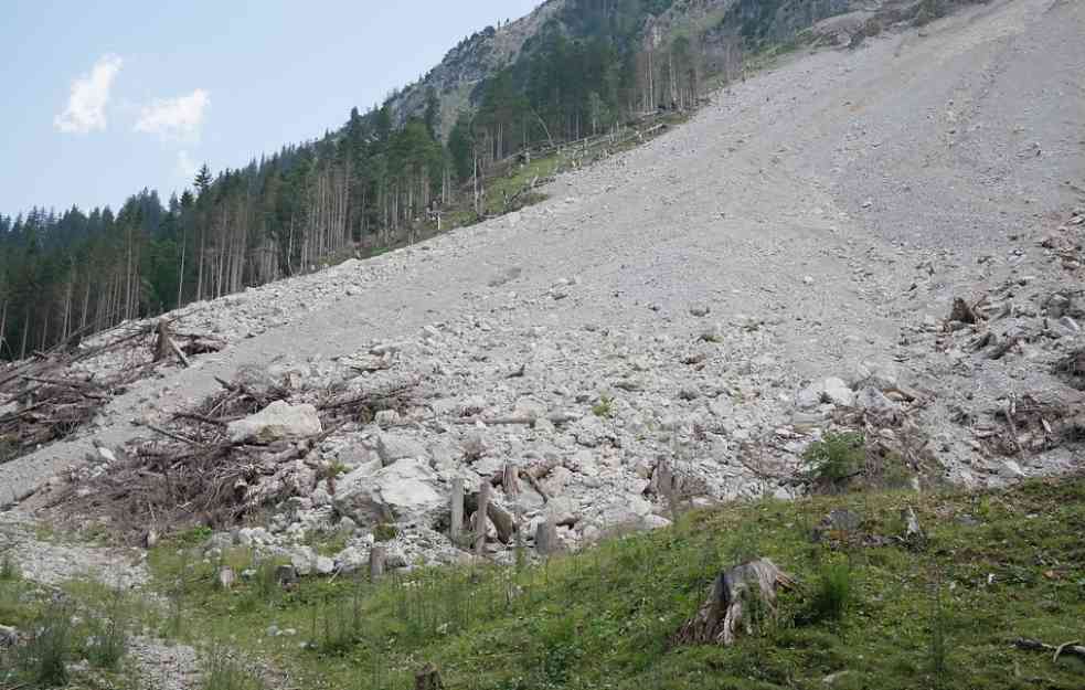 UVEDENO VANREDNO STANJE: Nastavljena potraga za nestalima u klizištu na Iskiji, sedam osoba poginulo