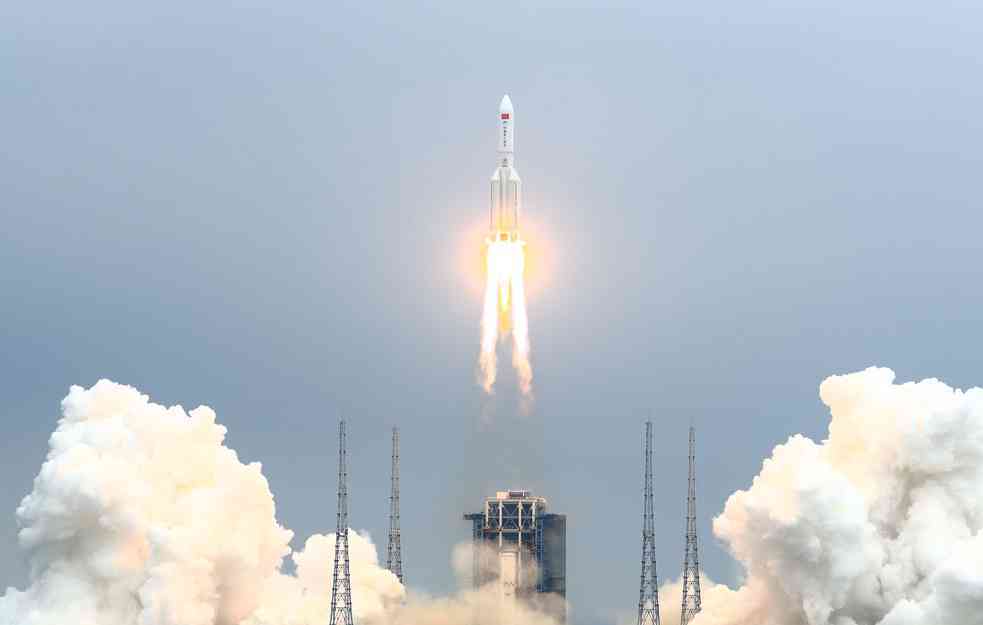 Kina sutra šalje svemirski brod sa posadom u orbitu