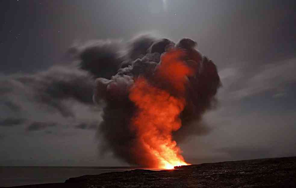 ERUPCIJA VULKANA ETNA : Obustavljeni letovi iz Katanije zbog pepela (FOTO)