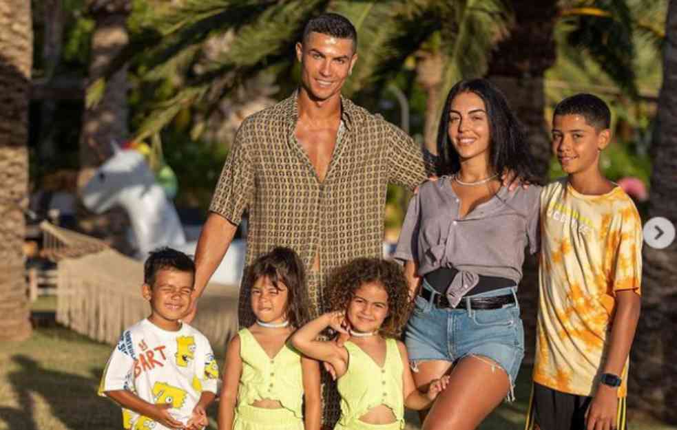Ovo je 6 PRAVILA koja Ronaldova deca MORAJU DA POŠTUJU: Šokiraće vas ŠTA RADE nakon što pojedu SLATKIŠ!