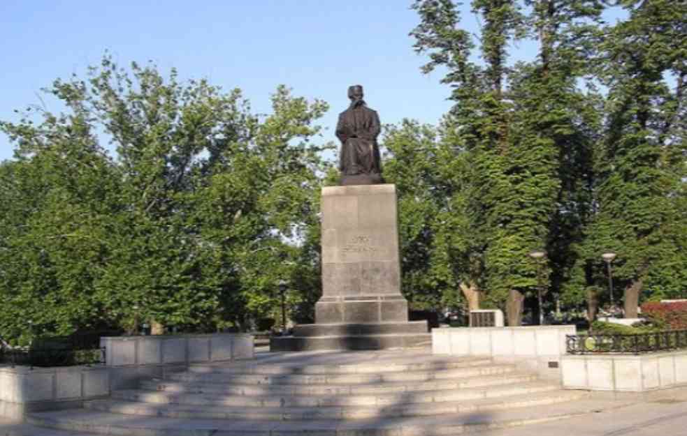 Čisti se Vukov spomenik i polako sprema za povratak u Beograd