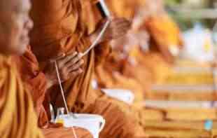 Budistički <span style='color:red;'><b>monasi</b></span> izbačeni iz hrama, razlog - bili drogirani metamfetaminom