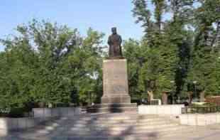 Čisti se Vukov spomenik i polako sprema za povratak u Beograd