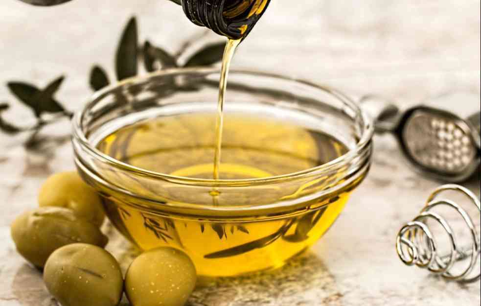 MASLINOVO ILI SUNCOKRETOVO ULJE? Nutricionisti savetuju koja su najzdravija ulja za pripremu hrane