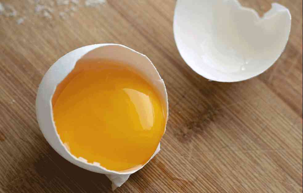 NAUKA ILI SAMO BIZARNOST: Uzgajanje pileta u otvorenom jajetu 