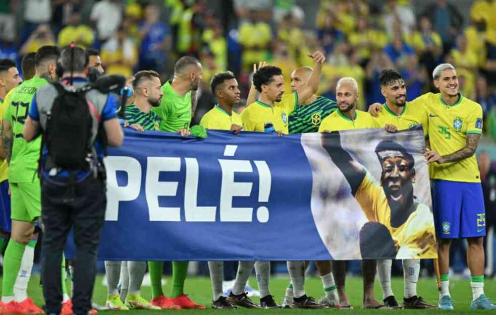 DIRLJIV GEST, VREDAN SVAKOG DIVLJENJA! Brazilci posle pobede razvili veliki transparent i poslali MOĆNU PORUKU čuvenom Peleu!