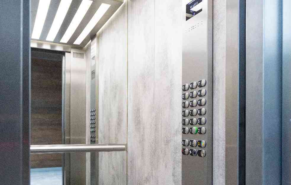 Da li je lift u zgradi nadležnost upravnika?